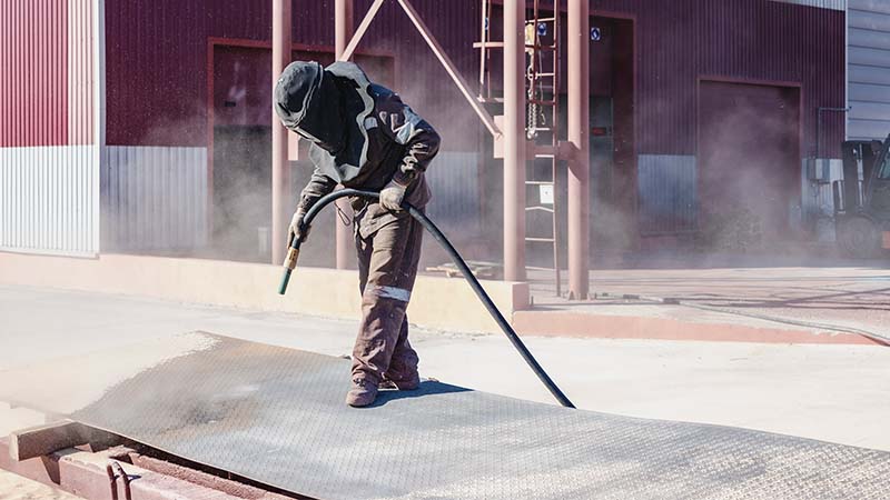 Best Sandblasting Media for Rust Removal: Steel, Shipyards & Heavy Equipment